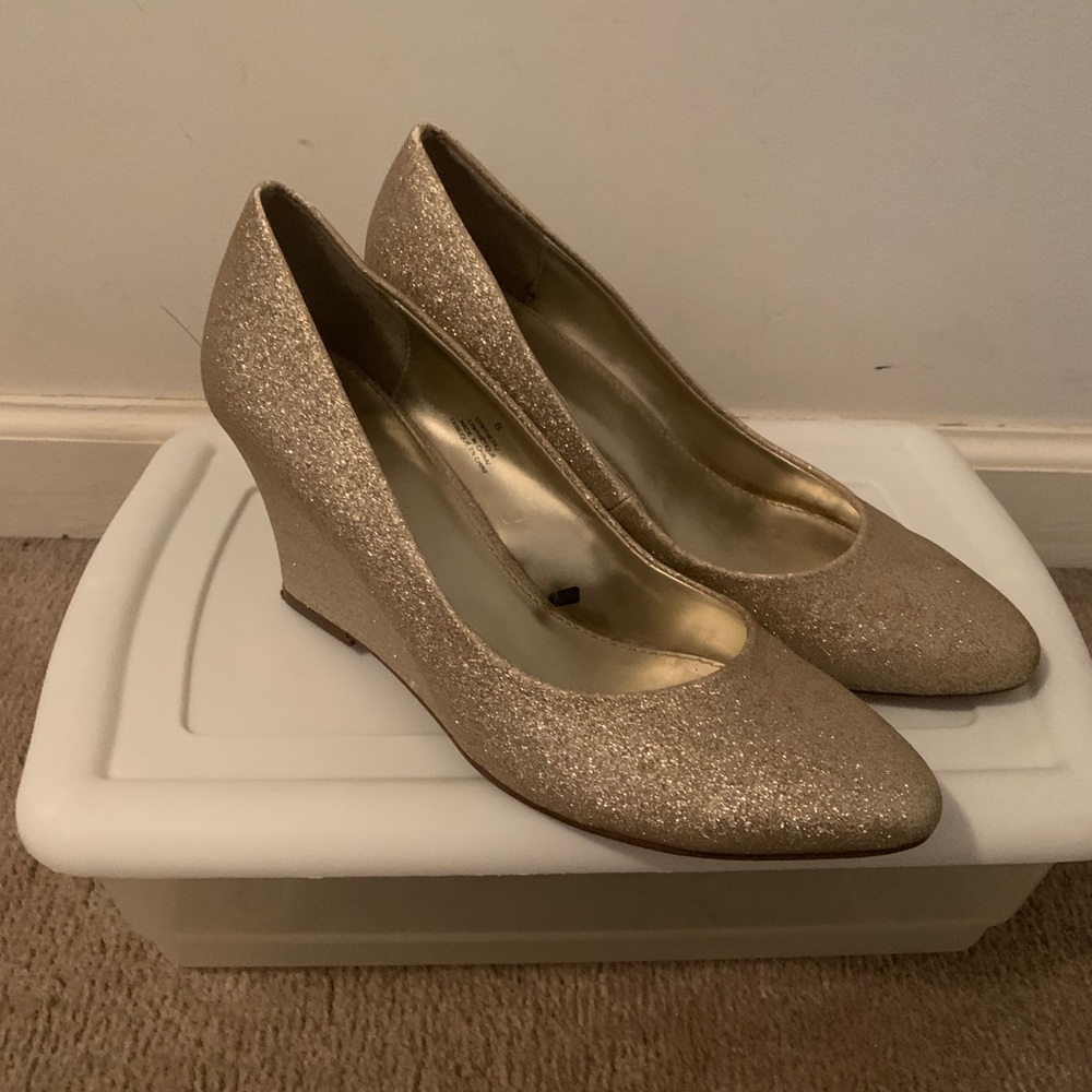 Glittery wedge shoes